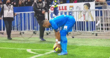 英超战报：埃基蒂克双响，田中碧绝平，利兹联3-3利物浦