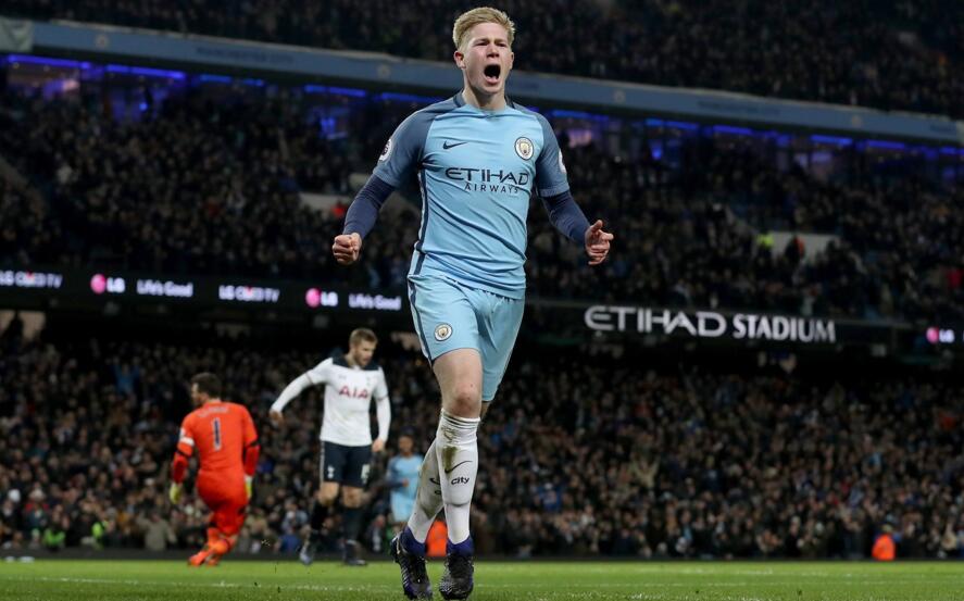 张伯伦代表阿森纳U21出战曼联U21，8年后再为枪手比赛