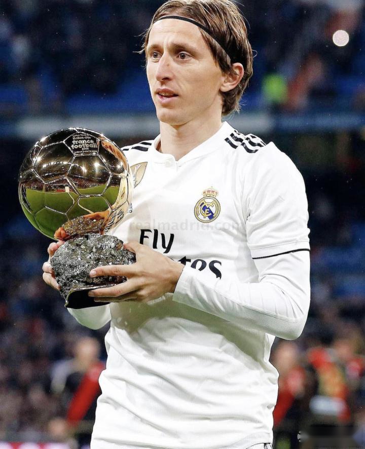 米体：弗拉霍维奇和加蒂今天分别在伦敦和里昂接受手术